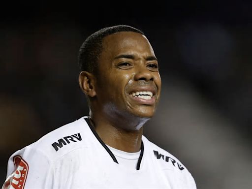 El 'bautismo' de Robinho en la cárcel tras la condena por abuso: los reclusos le prestaron botines y volvió a jugar al fútbol