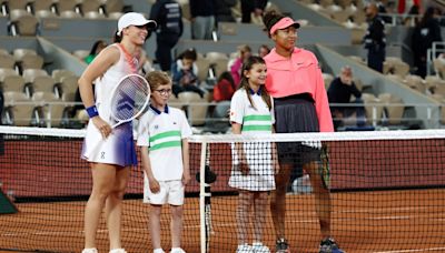 French Open LIVE: Latest scores and results as Iga Swiatek faces Naomi Osaka and Carlos Alcaraz battles on