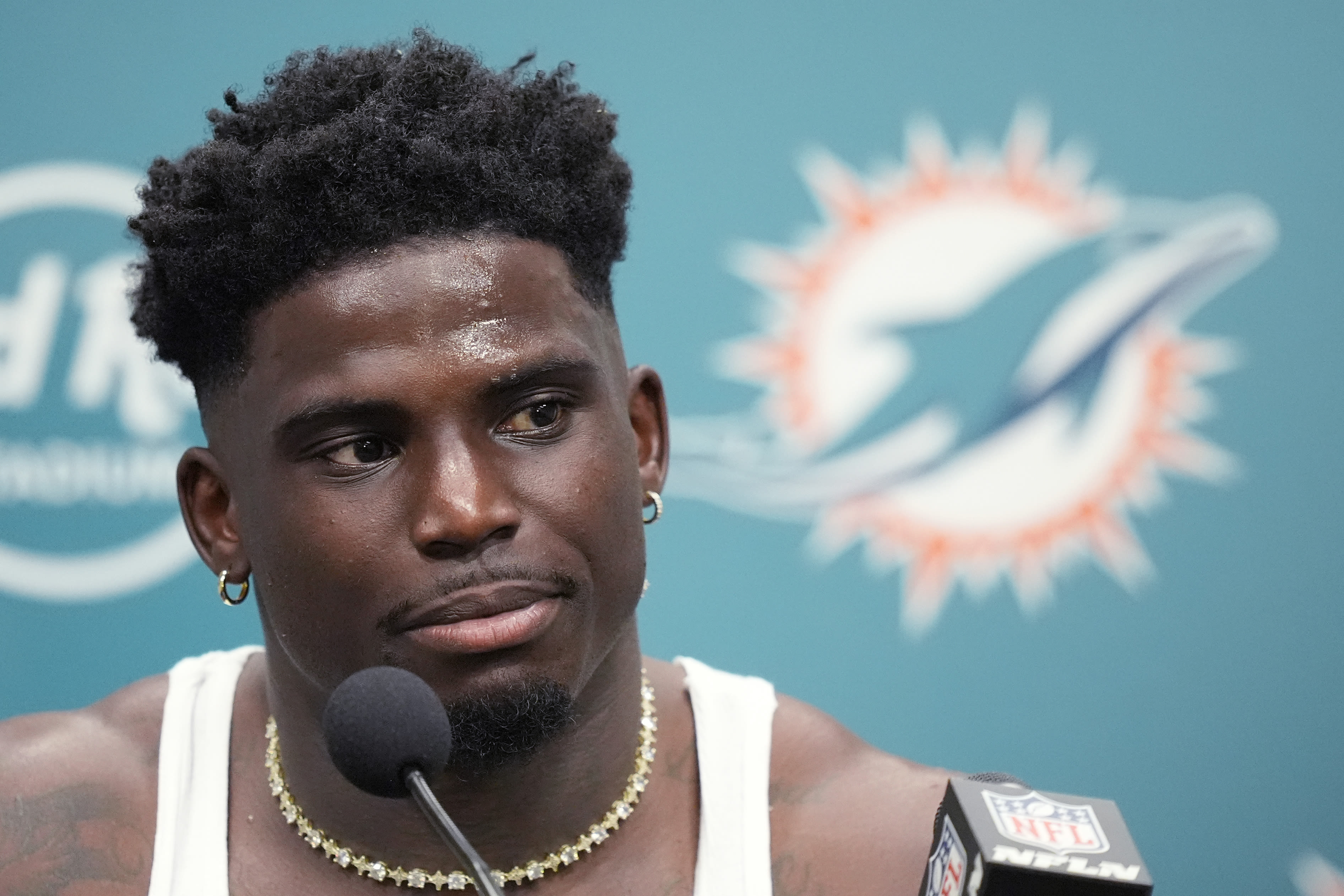 Tyreek Hill detainment: Hill, Calais Campbell, police union provide their accounts from Sunday's pregame incident