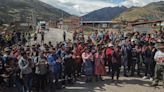 Manifestantes bloquean la Panamericana Sur en el segundo día de protestas en Perú