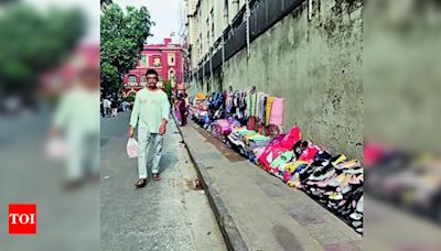 Hawkers Return to New Market Zone Despite Official Pushback | Kolkata News - Times of India