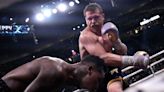 Canelo Álvarez le ganó a Jermell Charlo en una victoria unánime y sigue siendo campeón supermediano indiscutido