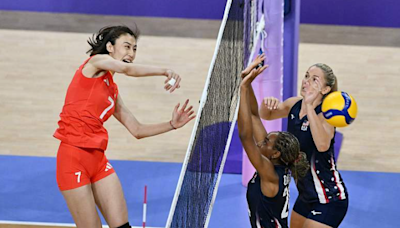 終結4屆吞敗紀錄！中國女排擊敗美國隊 現場嗨放「科目三」