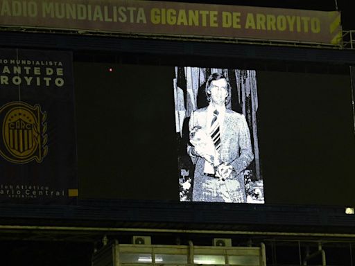 Las lágrimas de Miguel Ángel Russo y el homenaje de Rosario Central para César Luis Menotti