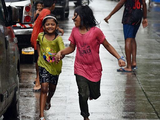 Maharashtra Weather Today: IMD Predicts Moderate Rainfall In Mumbai; Issues Yellow Alert In Other Regions