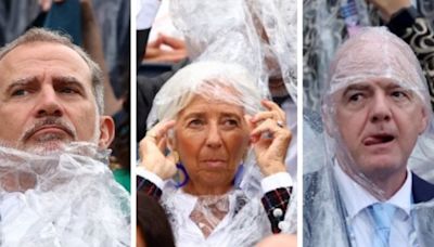 Los líderes mundiales con ponchos para la lluvia: la incómoda foto en la inauguración de los Juegos Olímpicos de París 2024