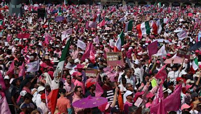 Convocan a "marea rosa" en defensa de la democracia