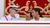 La complicidad de los Reyes durante el desfile de las Fuerzas Armadas en Granada