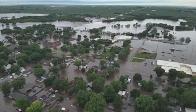 Flood Warnings remain in effect across Midwest as deadly flooding threatens new towns down stream