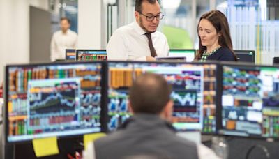 FTSE 100 live: London stocks yoyo lower again, Wall Street bounces higher