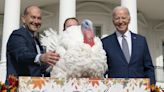 Biden celebra su cumpleaños indultando a dos pavos de Acción de Gracias