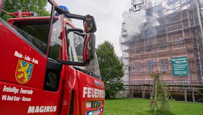 Historisches Gebäude «Haus Vier Türme» brennt in Bad Ems