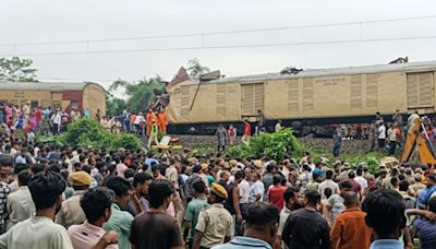 Eight killed in India train crash after driver misses signal