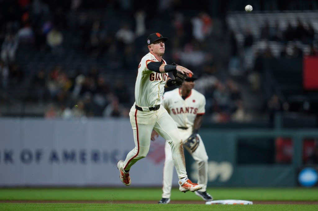 SF Giants’ Tyler Fitzgerald pulled from game vs. Brewers in third inning