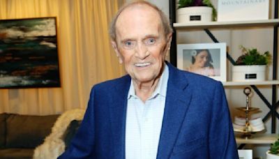 Late Bob Newhart Made History With His Sitcom Newhart's Iconic Ending; Here's How