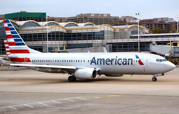 American Airlines Passengers Defy Orders to Leave Belongings and Move During Chaotic Plane Evacuation: WATCH