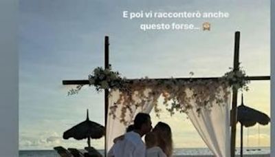 Luca Argentero e Cristina Marino alle Maldive, una foto su Instagram scatena i fan: “Vi siete sposati di nuovo?”