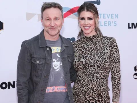 Who Is Kelly Rizzo’s Boyfriend? Breckin Meyer’s Age & Height