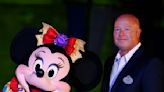 Bajos ingresos, lucha de poderes y política: ¿qué empujó a Disney a reemplazar a su CEO?