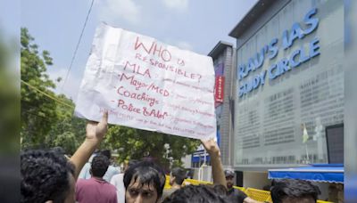 Students Shout 'Go Back' As Atishi, Shelly Oberoi Stay Mum On 'No Accountability By MCD' Question