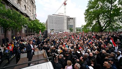 Orbán challenger leads protest calling for child protection after sexual abuse scandal in Hungary