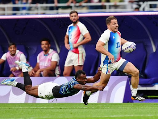 France wins its first gold of Paris Olympics, topping Fiji in Rugby Sevens