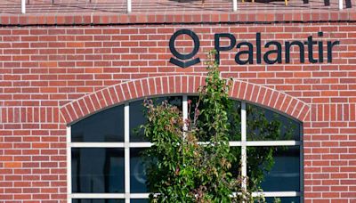 Palantir Earnings Rise 60%; U.S. Commercial Sales Growth Slows Amid AI Push