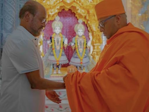 Rajinikanth Seeks Blessings at Abu Dhabi Temple After Receiving Prestigious Golden Visa From UAE Govt - Watch