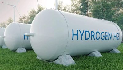 Green hydrogen hype fades as high costs force project retreat - ET EnergyWorld