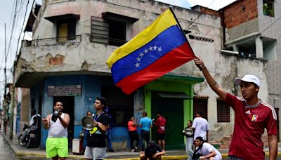 ¿Cuál es la población de Venezuela, cuántos venezolanos viven en España y en qué país hay más?