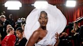 Hilarious moment woman spotted trying to see around Tems’ Oscars dress