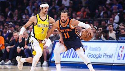 Jalen Brunson leaves Knicks' playoff game vs. Pacers with foot injury - Latest updates