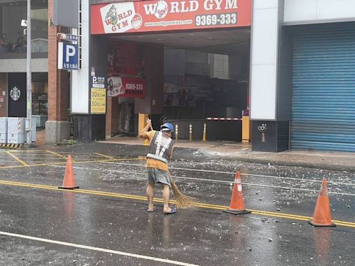 宜蘭風雨漸增 友愛百貨外牆磁磚掉落封閉單側道路