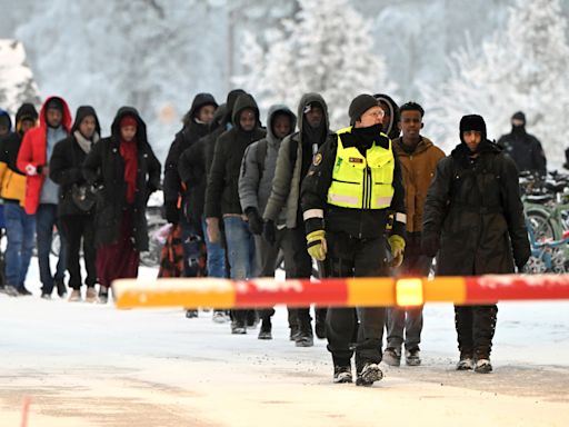 Finlandia aprueba una ley para bloquear el paso de inmigrantes procedentes de Rusia