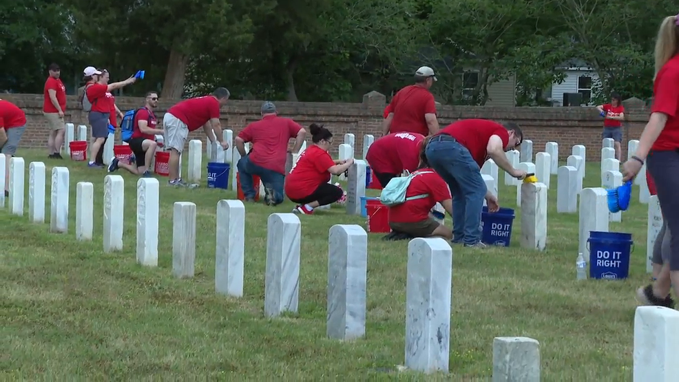 Keller Williams honors fallen soldiers on Red Day with cemetery clean-up event