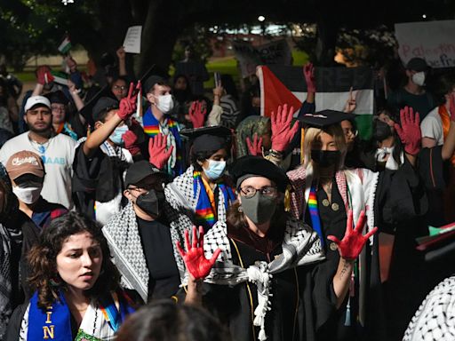 Duke students walk out to protest Jerry Seinfeld's commencement speech in latest grad disruption