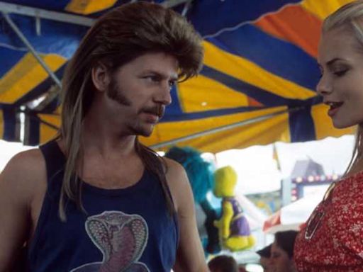 David Spade visits Kentucky fireworks stand, gets right back into 'Joe Dirt' character