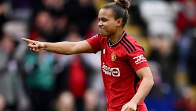 Nikita Parris joins Brighton from Manchester United