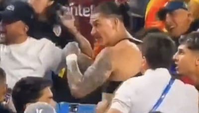 Video: Darwin Núñez y Maxi Araújo a los golpes con los hinchas de Colombia en la tribuna
