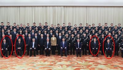 中共五常委接見警察 警察卻在北京大會堂外被車撞死(圖) - 官吏 -