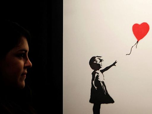 Banksy revela una nueva y enigmática obra en Londres: una cabra que desafía la gravedad