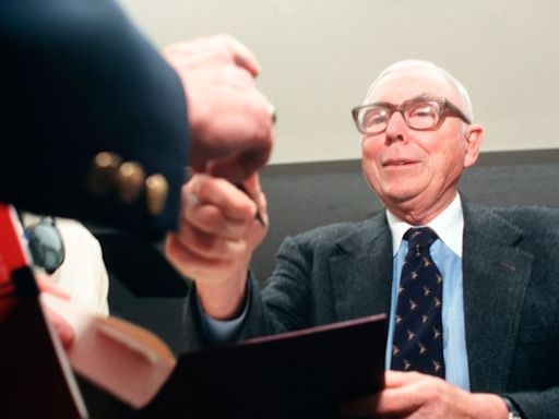 ‘Empty Chair Feeling’ to Pervade Berkshire Meeting Without Munger