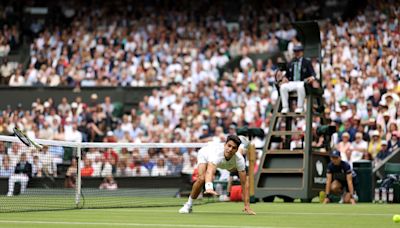 Nick Kyrgios gives Carlos Alcaraz rating for dive as star studded crowd watch on