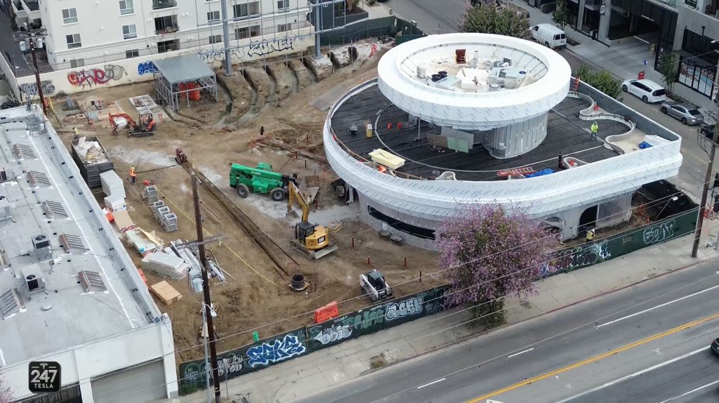 Tesla's LA diner and Supercharger packed with crews and coming together