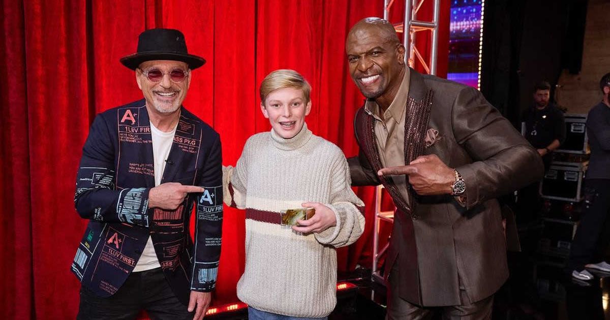 Dream come true: 'AGT' judge Howie Mandel hits second golden buzzer for 14-year-old singer Reid Wilson
