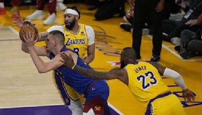 Jokic y los campeones siguen barriendo a los Lakers - MarcaTV