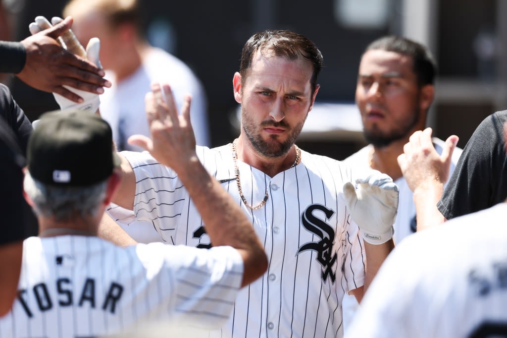 Chicago White Sox trade shortstop Paul DeJong to the Kansas City Royals for a minor-league pitcher