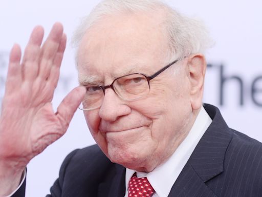 Warren Buffett Reveals How To Invest $10,000 If You Want To Get Rich