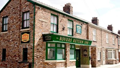 Coronation Street star urges fans to protect themselves following health update