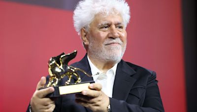 À la Mostra de Venise, le Lion d’or décerné à l’Espagnol Pedro Almodovar, pour « La chambre d’à côté »